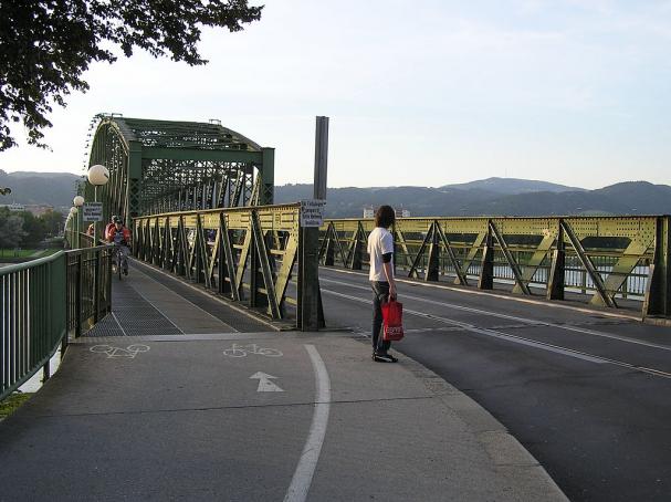Linzer Eisenbahnbrücke (Foto: NeoUrfahraner)