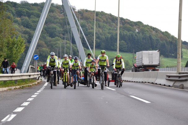 Radlobby Steyregg bei der Überquerung der Steyregger Brücke im Rahmen des Sternradln 2018