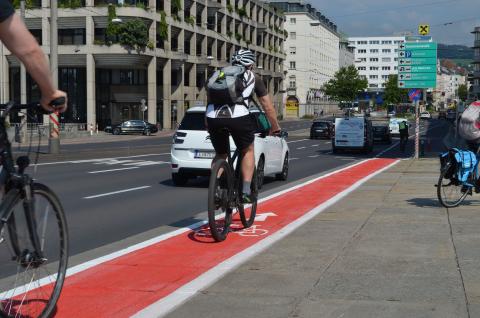radweg-ende_bei_aec_-_aktuell_schildermonster.jpg