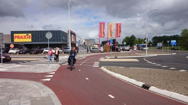 roter_asphalt_radweg_amsterdam_nl.jpg