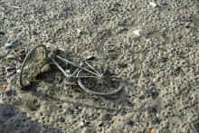 abandoned_bike_drained_canal_saint-martin_paris_23648105173.jpg